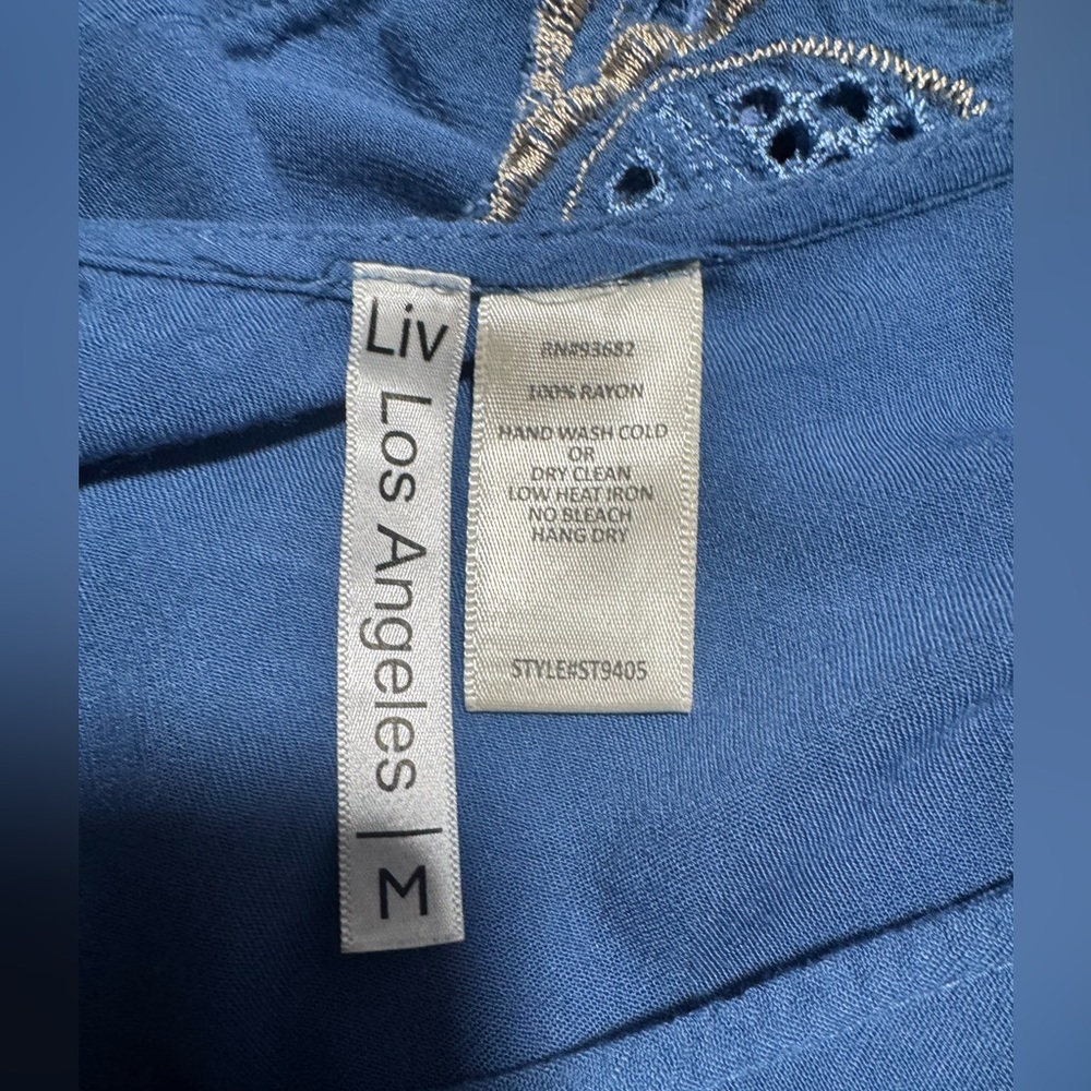 LIV Los Angeles Blue Embroidered Tunic Top M Boho Coastal Crochet Lace Rayon - Picture 10 of 10